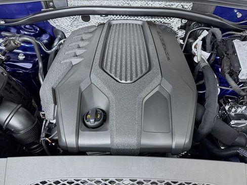 New 2026 Porsche Macan image 32