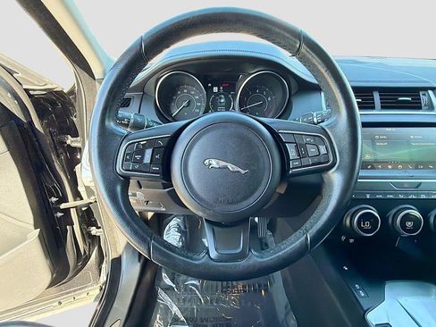 Used 2018 Jaguar E-PACE S image 39