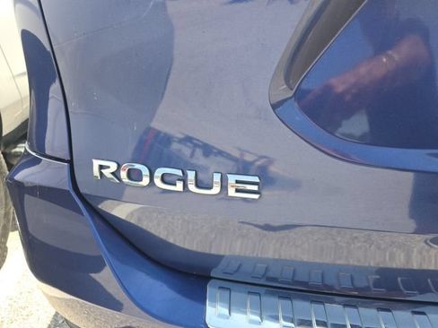 Used 2018 Nissan Rogue SV w/ Premium Package FWD image 6
