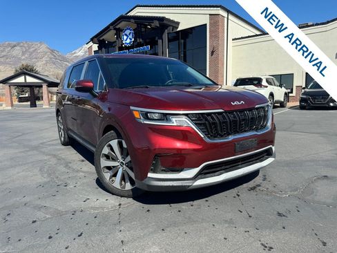 Used 2022 Kia Carnival LX image 1