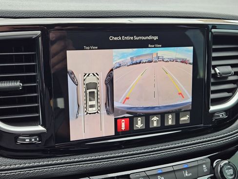 New 2026 Chrysler Pacifica Limited w/ Uconnect Theater Family Group image 11