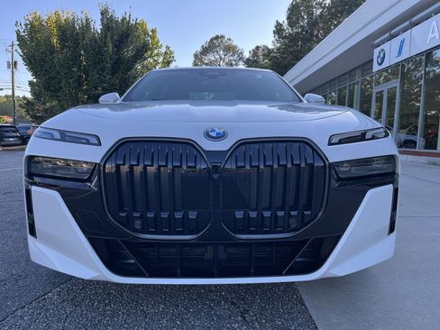 Used 2025 BMW i7 eDrive50 w/ M Sport Package image 3