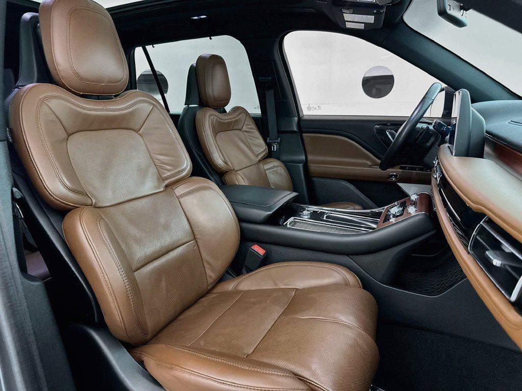Used 2022 Lincoln Aviator Reserve w/ Equipment Group 201A RWD image 30