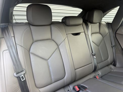 Certified 2021 Porsche Macan Turbo AWD/4WD image 14