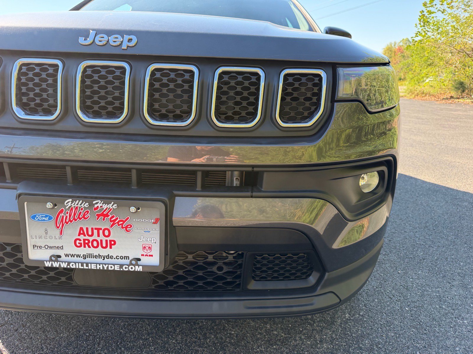 Used 2023 Jeep Compass Latitude w/ Sun and Sound Group AWD/4WD image 5