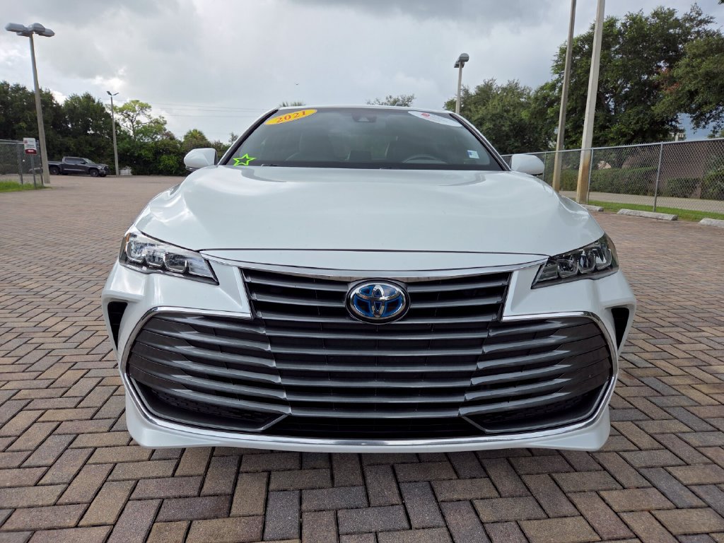 Used 2021 Toyota Avalon XLE FWD image 2