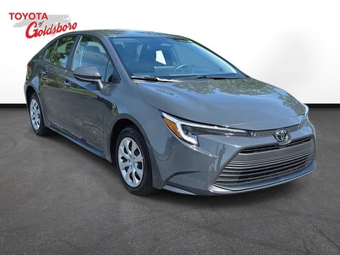 Used 2026 Toyota Corolla LE FWD image 3