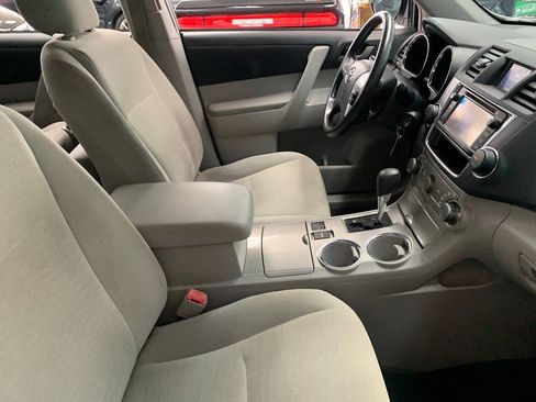 Used 2013 Toyota Highlander Plus FWD image 14