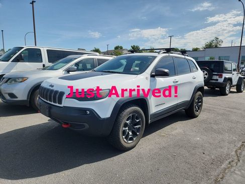 Used 2019 Jeep Cherokee Trailhawk w/ Cold Weather Group AWD/4WD image 3