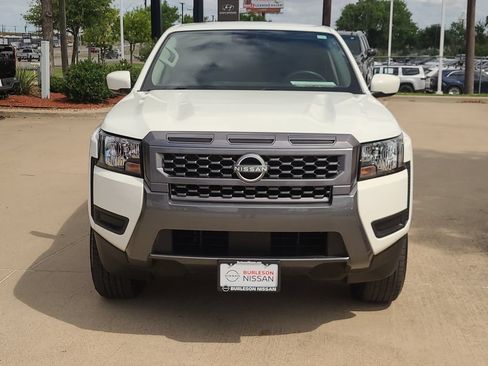 Certified 2025 Nissan Frontier SV RWD image 5