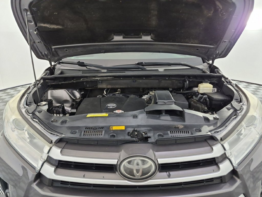 Used 2018 Toyota Highlander Plus AWD/4WD image 38