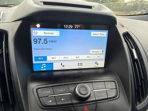 Used 2017 Ford Escape SE w/ Equipment Group 201A FWD image 11