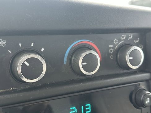 Used 2014 Chevrolet Express 3500 image 17