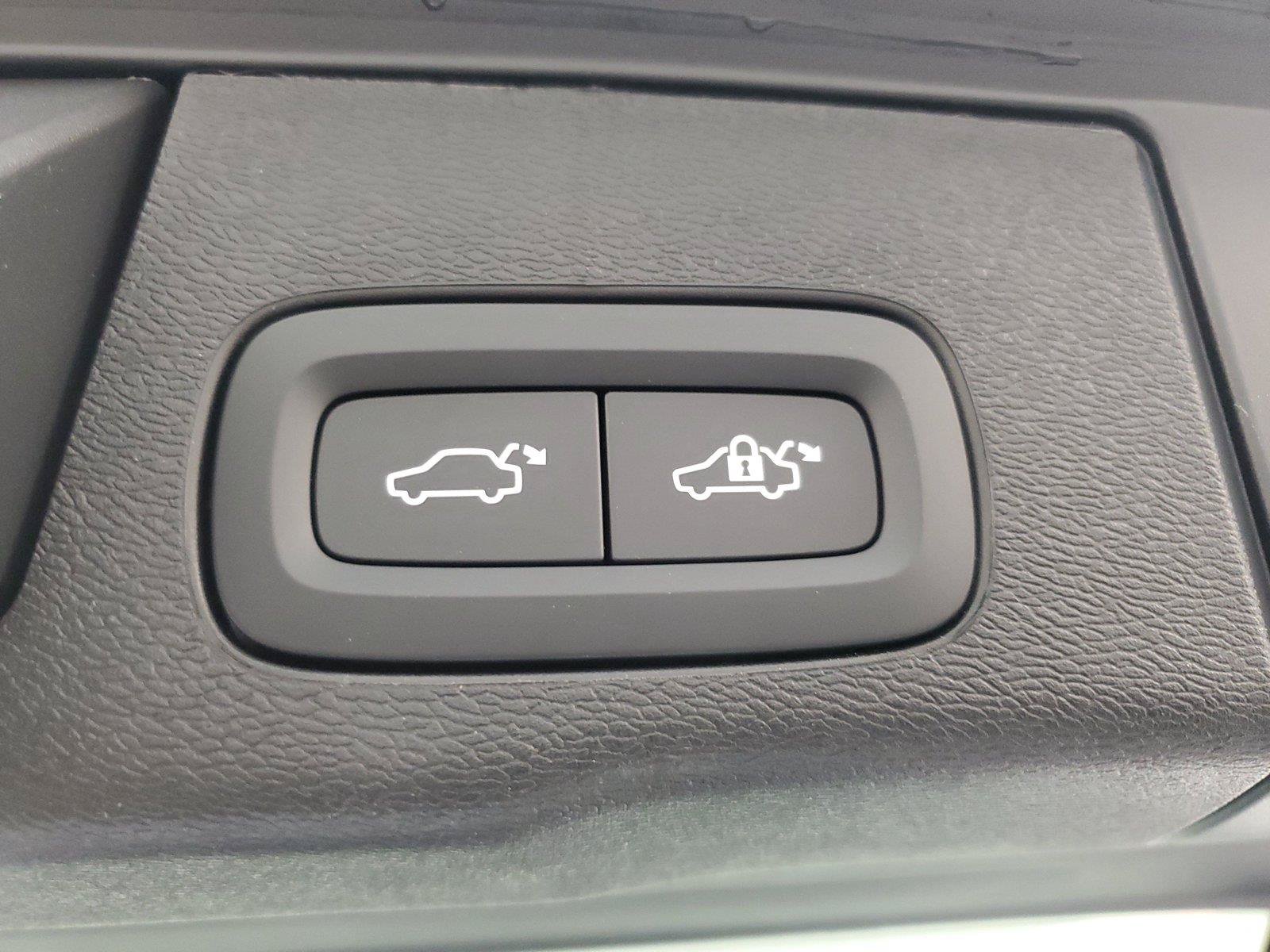 Used 2026 Volvo XC90 B6 Plus w/ Protection Package Premier AWD/4WD image 9
