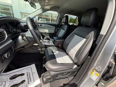 Used 2024 Ford Explorer XLT w/ Equipment Group 202A AWD/4WD image 13