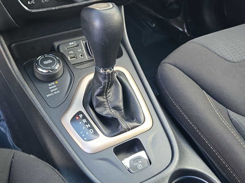 Used 2017 Jeep Cherokee Latitude w/ Cold Weather Group image 30