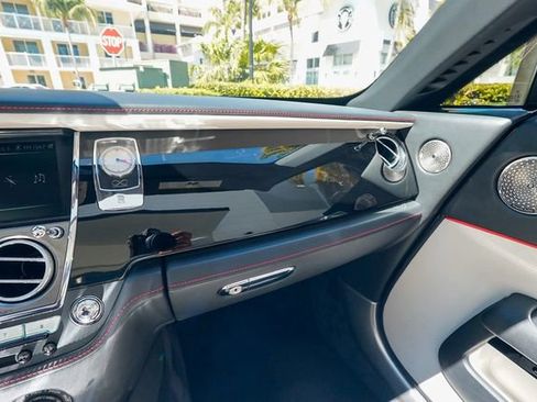 Used 2018 Rolls-Royce Dawn image 67