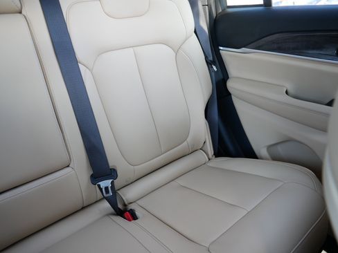 Used 2024 Jeep Grand Cherokee Limited image 14