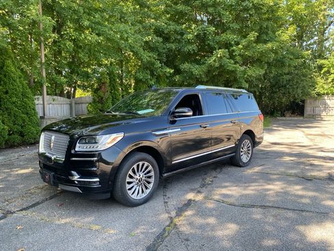 Used 2021 Lincoln Navigator L 4WD image 1