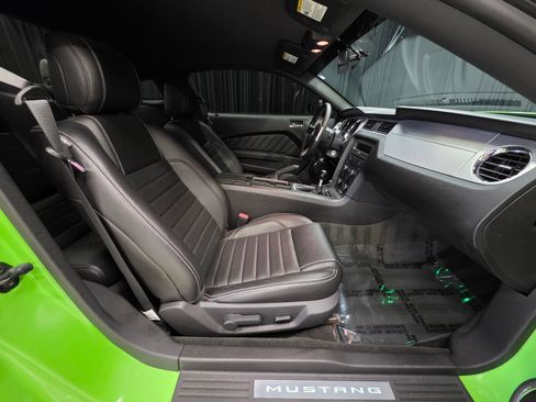 Used 2013 Ford Mustang GT Premium w/ Comfort Pkg RWD image 32