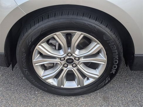 Used 2024 Ford Edge Titanium image 9