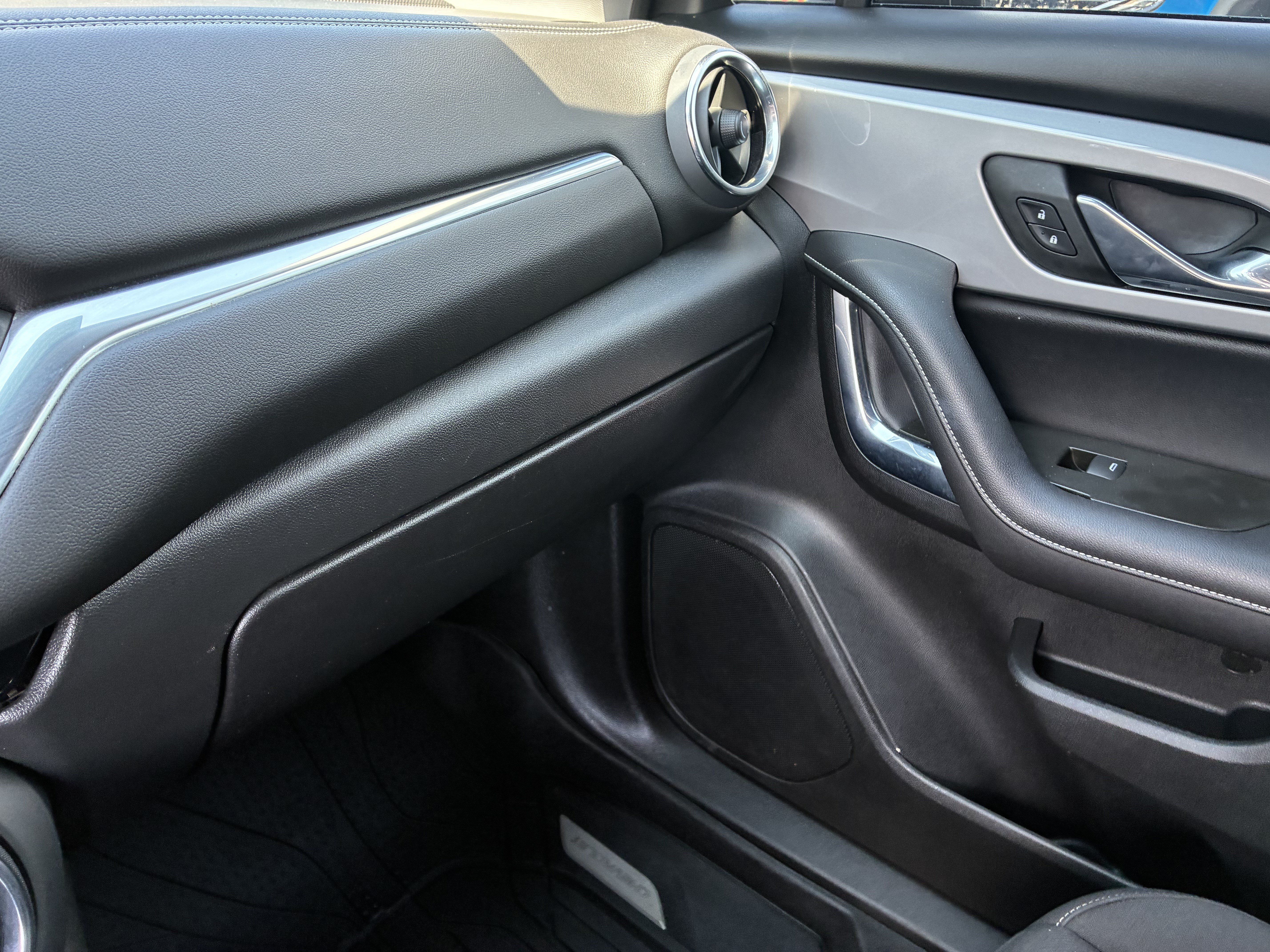 Used 2023 Chevrolet Blazer LT FWD image 34