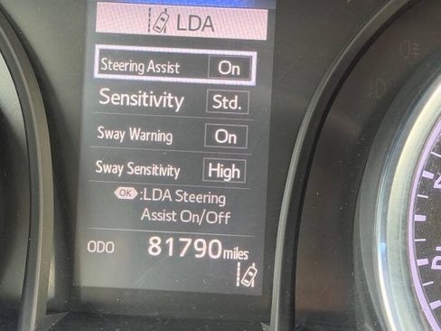 Used 2019 Toyota Camry SE FWD image 19