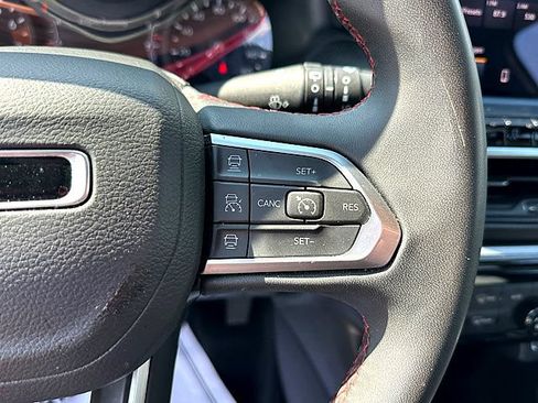 Used 2025 Jeep Compass Trailhawk AWD/4WD image 19