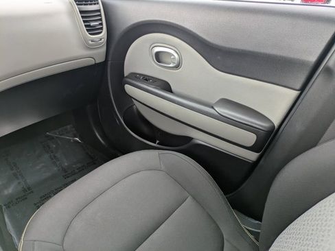 Used 2015 Kia Soul + image 15
