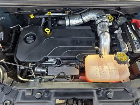 Used 2022 Chevrolet Trax LT w/ LT Convenience Package image 29