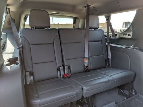 Used 2025 Chevrolet Suburban LT w/ Comfort Package AWD/4WD image 29
