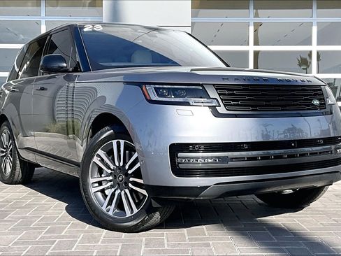 Used 2023 Land Rover Range Rover SE image 3