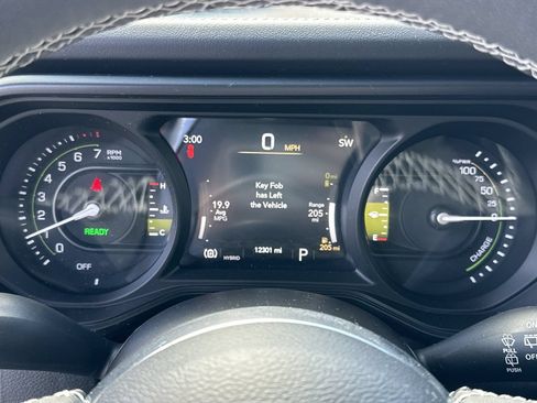 Certified 2025 Jeep Wrangler Unlimited Sahara w/ Safety Group AWD/4WD image 13