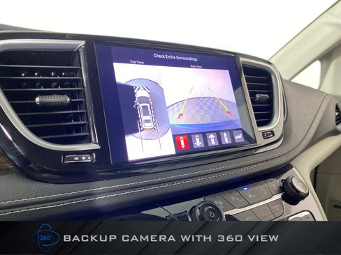 Used 2021 Chrysler Pacifica Limited w/ Uconnect Theater Family Group AWD/4WD image 6
