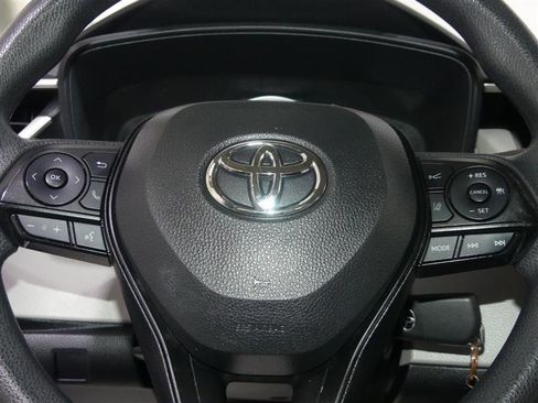Used 2022 Toyota Corolla LE image 30