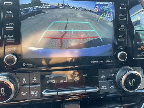 Used 2021 Toyota Highlander XLE AWD/4WD image 20