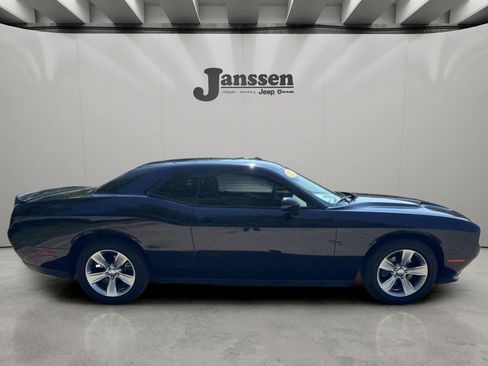 Used 2018 Dodge Challenger SXT RWD image 4