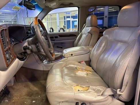 Used 2002 Cadillac Escalade EXT image 21