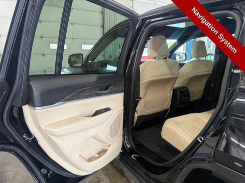 Used 2023 Jeep Grand Cherokee Limited w/ Black Appearance Package AWD/4WD image 33