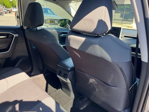 Used 2025 Toyota RAV4 XLE w/ Convenience Package FWD image 19