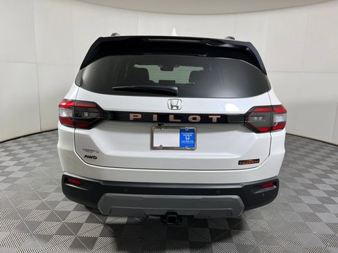 New 2026 Honda Pilot TrailSport image 8