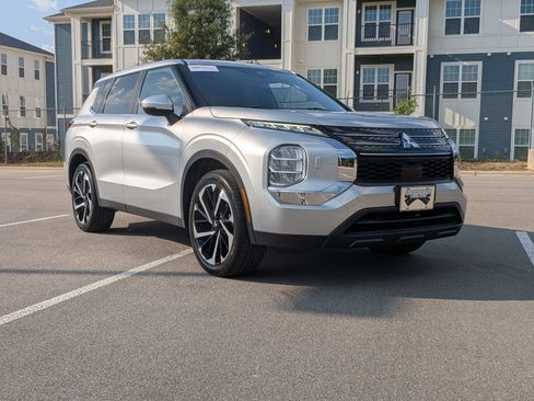 Used 2022 Mitsubishi Outlander ES AWD/4WD image 1