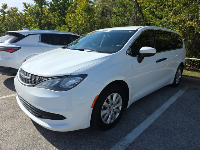 Used 2018 Chrysler Pacifica L FWD image 1