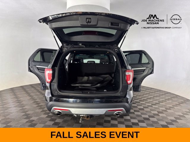 Used 2016 Ford Explorer XLT w/ Equipment Group 202A FWD image 30