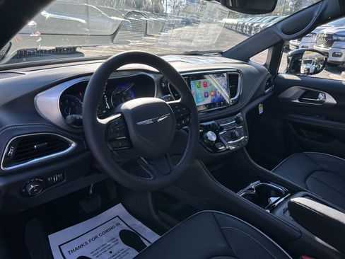 New 2026 Chrysler Pacifica Limited image 15