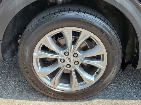 Used 2023 Ford Explorer Limited w/ Equipment Group 301A AWD/4WD image 7