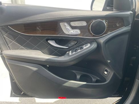 Used 2019 Mercedes-Benz GLC 300 4MATIC image 15