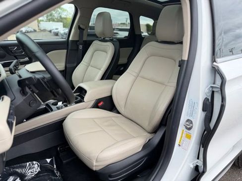 Used 2025 Lincoln Corsair Reserve AWD/4WD image 16