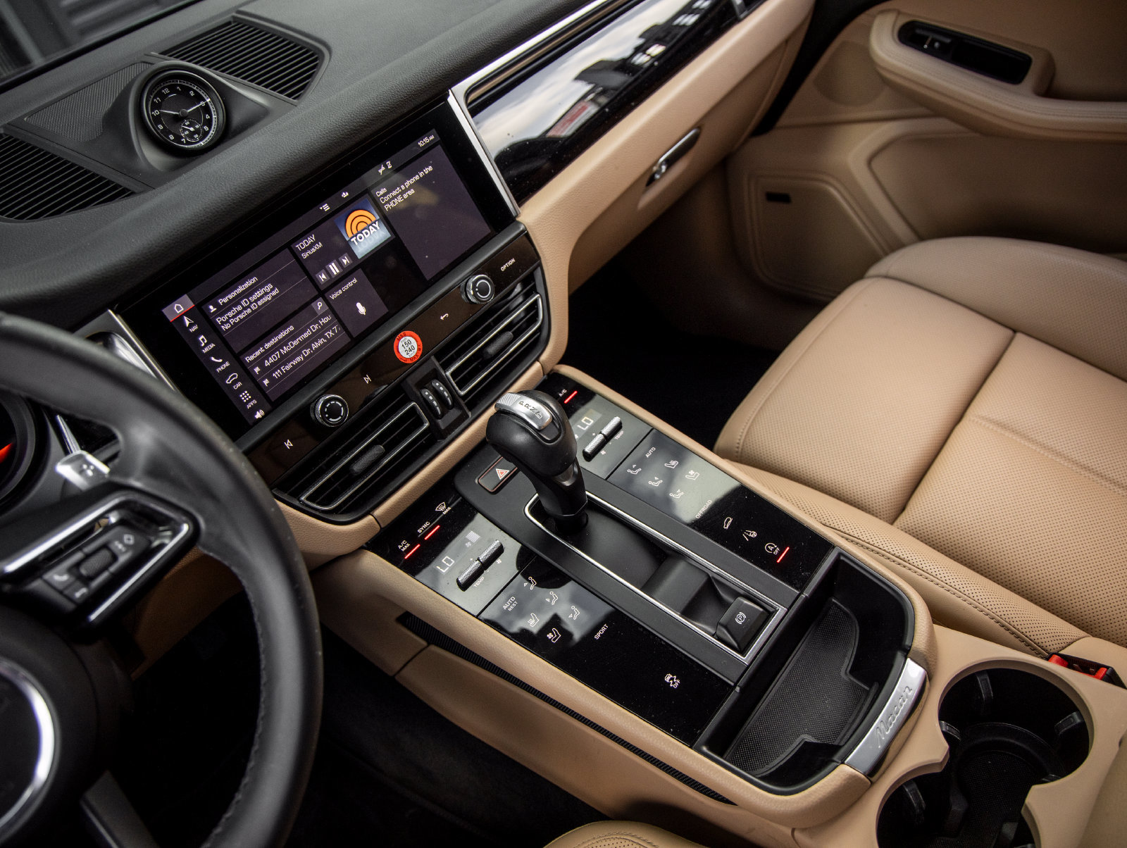 Certified 2024 Porsche Macan AWD/4WD image 31