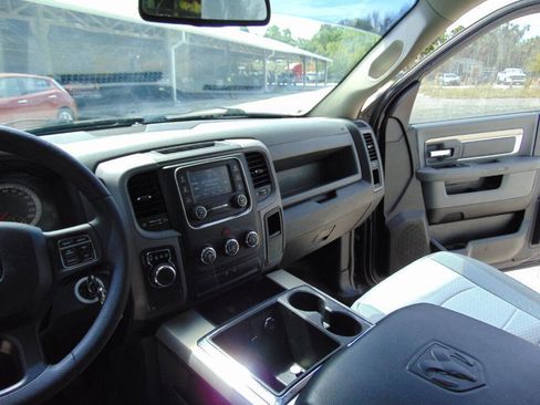 Used 2014 RAM 1500 Express RWD image 24